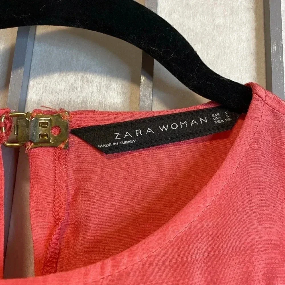 💚 Zara - coral blouse with pleated hem - size small - Picture 3 of 3